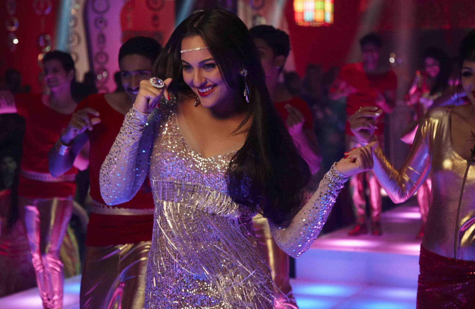 Sonakshi Sinha’s wish came true with Sunidhi singing ‘Thank God It’s Friday’ for Himmatwala